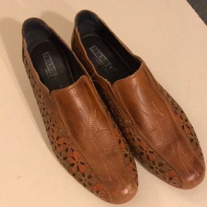 Pikolinos floral cutout leather shoes